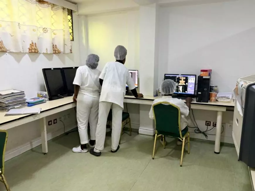 Le Dr Manaouda Malachie en visite inopinée dans les structures sanitaires de Douala