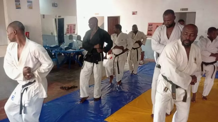 Le Shotokan World Karate Cameroon via sa Direction Technique met ses entraîneurs et instructeurs à l’école en vue de baliser les contours de la nouvelle saison sportive