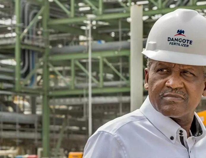 Aliko Dangote frappe un grand coup : sa raffinerie devient la plus grande du monde et défie la mafia du pétrole nigérian !