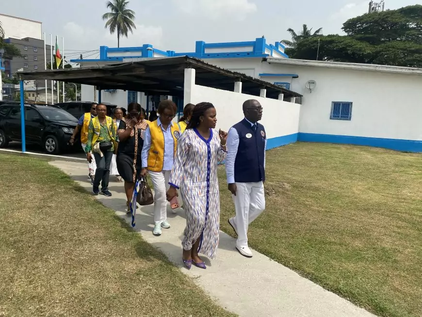 Le gouverneur du District 403B1 du Lions Clubs International multiplie les actions à Douala : visite à Laquintinie et distribution de repas à New-Bell