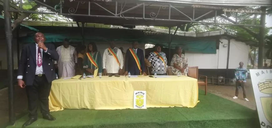 Douala III : la mairie célèbre des mariages collectifs pour renforcer la cellule familiale