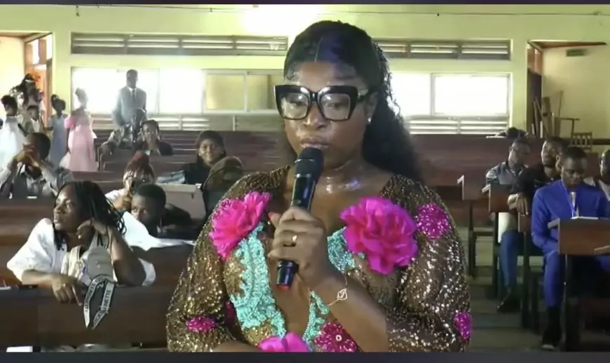 Nkoulou Nkoulou Ninon Rosine décroche son doctorat PhD avec un sac à dos solaire en bio-composite de gombo