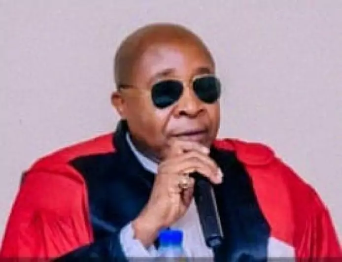 L’imminence verticale dans l’espace politique camerounais : La vérité républicaine face aux impasses insurrectionnelles et factionnelles