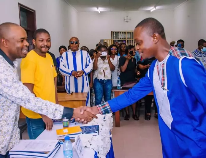 Journalisme économique au Cameroun : Dilan Kenne Takem met l’intelligence artificielle générative au banc d’essai lors de sa soutenance de master