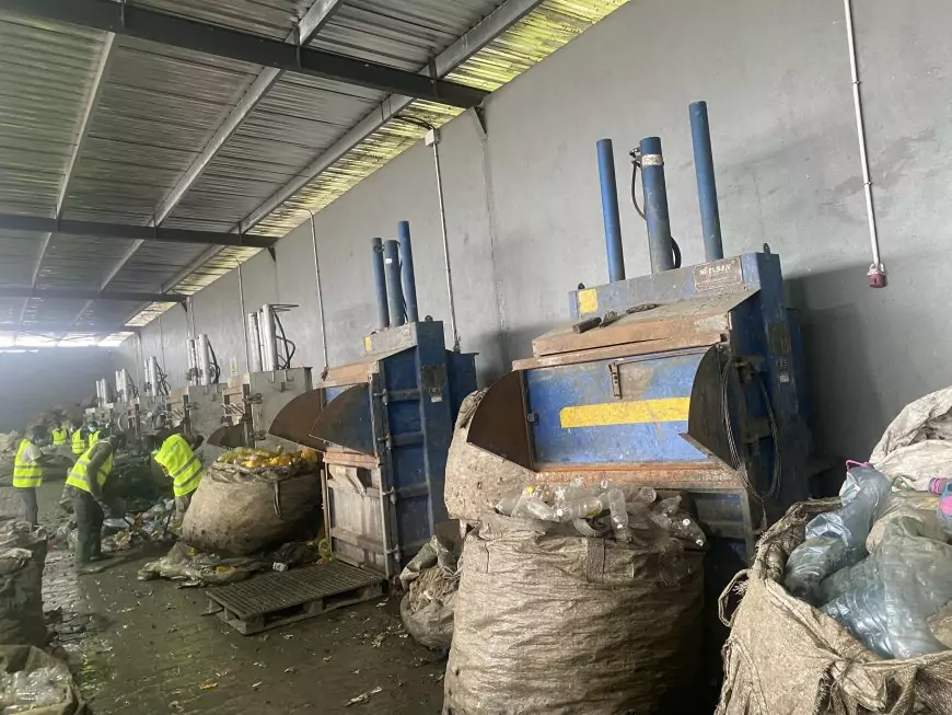 Déchets plastiques au Cameroun : comment fonctionne concrètement une chaîne de recyclage à Douala